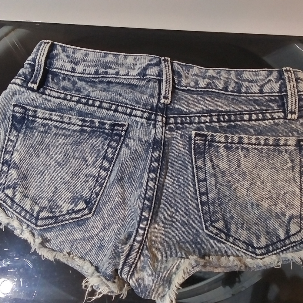 Bullhead distressed shorts